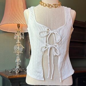 White cable tie front tank